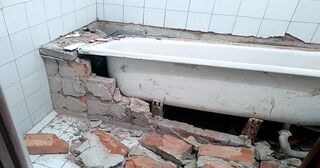 Демонтаж ванны в Холмске от Мастер24 — быстро, недорого, вывоз старой ванны от 1027 руб.